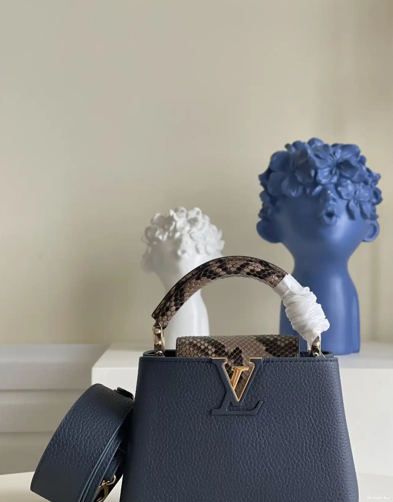 AAA Replica Ru LOUIS MINI CAPUCINES VUITTON 0516